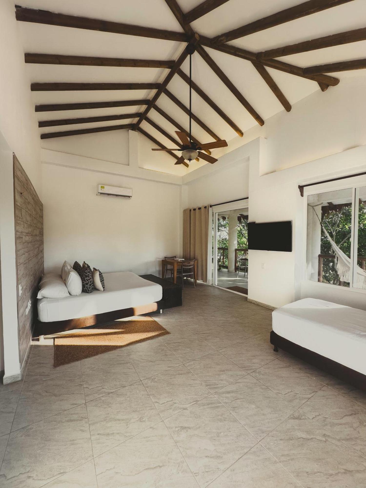 Sabai Beach Hotel Baru Exterior photo
