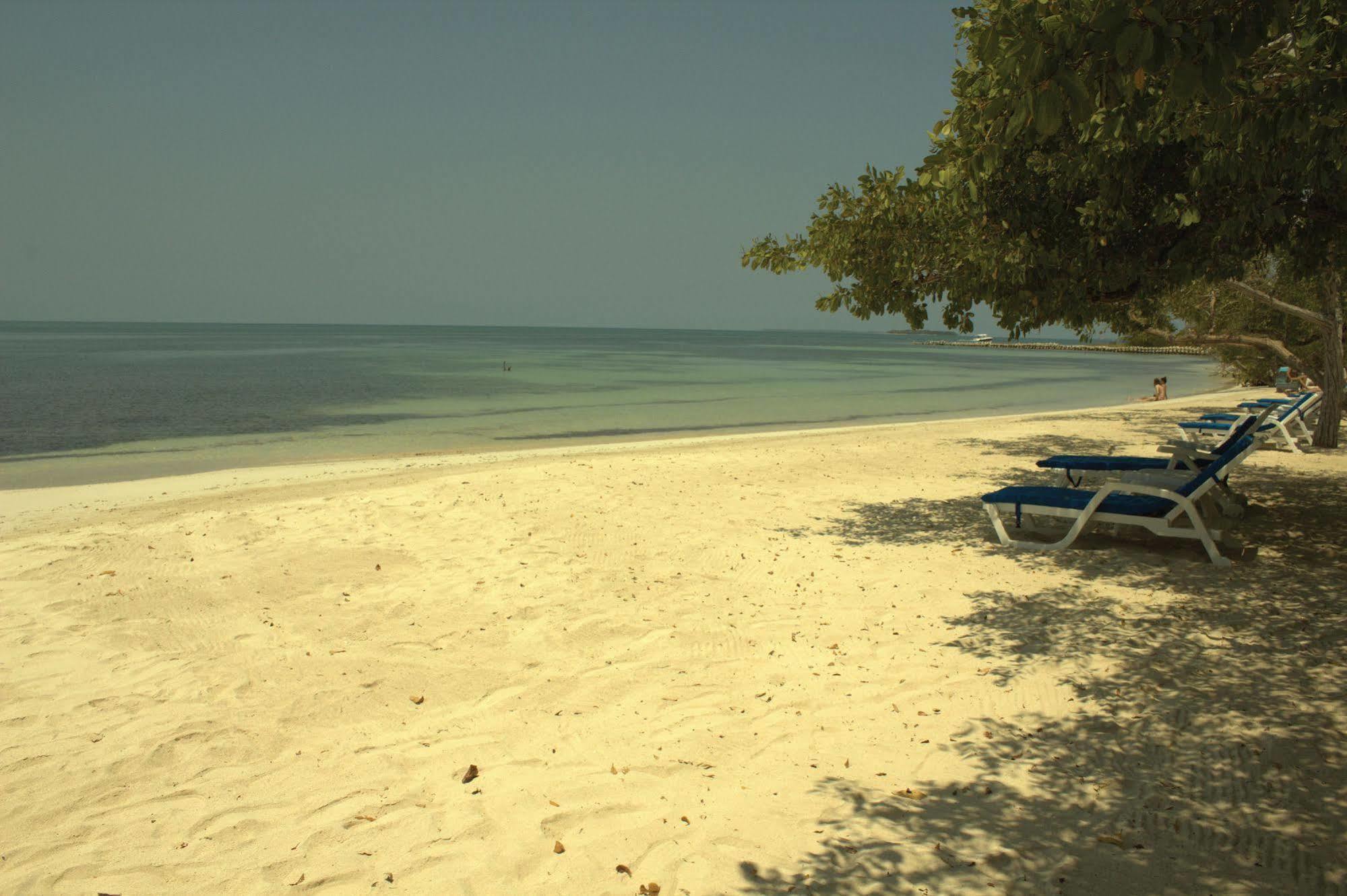 Sabai Beach Hotel Baru Exterior photo
