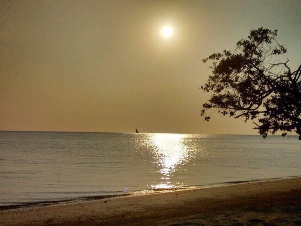 Sabai Beach Hotel Baru Exterior photo